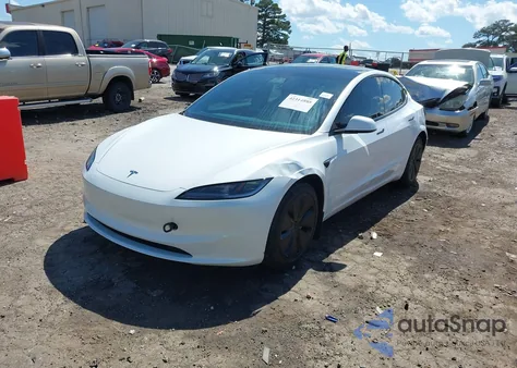 2024 Tesla Model 3 Long Range Dual Motor All-Wheel Drive z USA, uszkodzony, nr VIN 5YJ3E1EB3RF807254